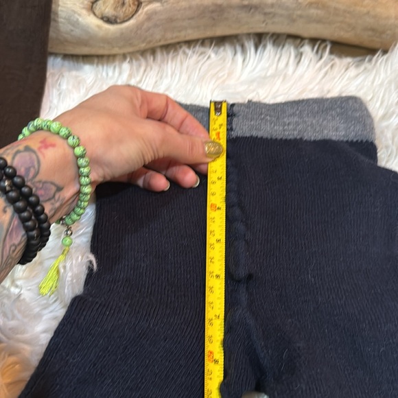 Two (2) pairs high quality wool fair isle leggings - Picture 4 of 5